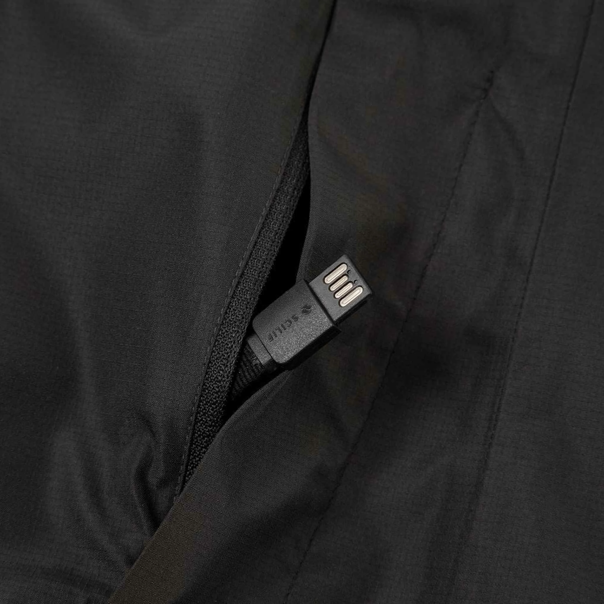 Veste Vélo Hommes Avec éclairage Intégré Nightvision Electron Altura 6 Veste Vélo Hommes Avec éclairage Intégré Nightvision Electron Altura – Image 6