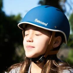 Casque Enfant Bleu Thousand Jr Avec Autocollants -Velo Pioneur Soldes Boutique casque enfant bleu thousand jr avec autocollants full 5