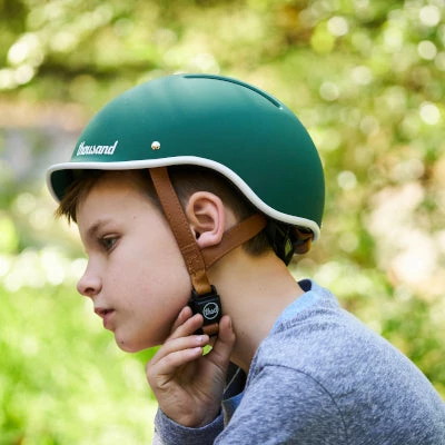 Casque Enfant Vert Thousand Jr Avec Autocollants 5 Casque Enfant Vert Thousand Jr Avec Autocollants – Image 5