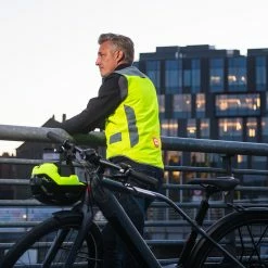Gilet Jaune Avec éclairage Arrière Intégré Tegra EBike Wowow -Velo Pioneur Soldes Boutique gilet securite avec eclairage tegra wowow 5