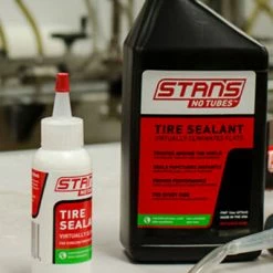 Stan's NoTubes Liquide Préventif Et étanchéité Tubeless Stan Notubes -Velo Pioneur Soldes Boutique liquide preventif et etancheite tubeless stan notubes full 5