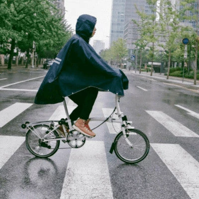 Poncho Imperméable Bleu Marine Pour Cycliste The Peoples Poncho – Image 5