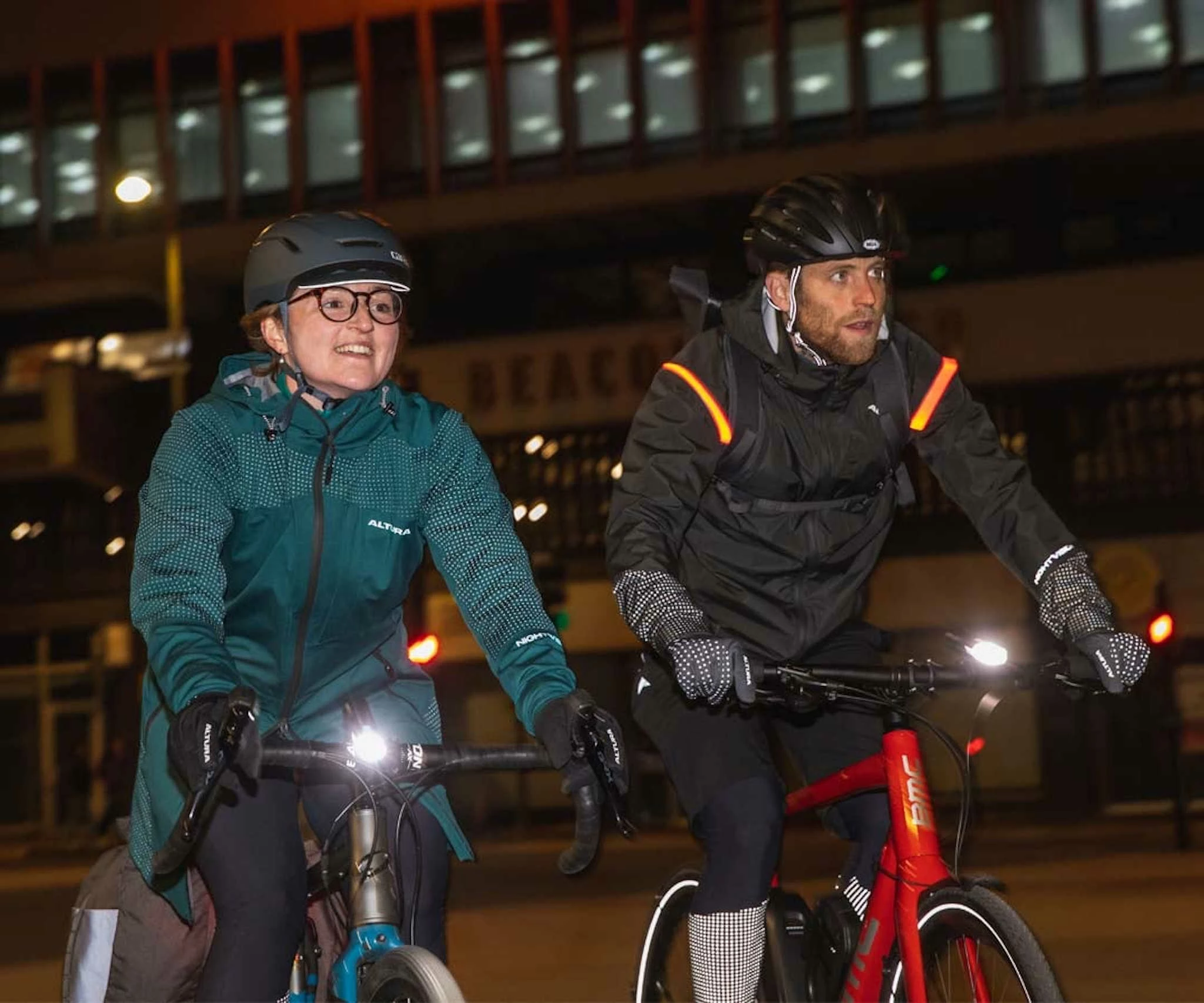 Veste Vélo Hommes Avec éclairage Intégré Nightvision Electron Altura 2 Veste Vélo Hommes Avec éclairage Intégré Nightvision Electron Altura – Image 2